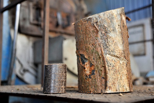 Image de la transformation du thé au moyen des briques de biomasse